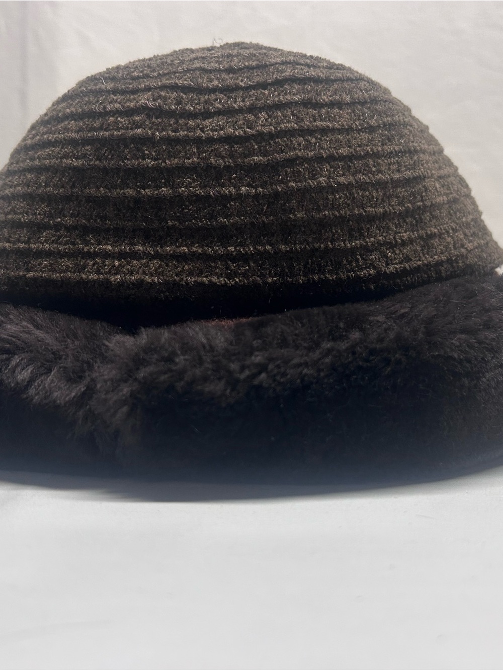 Liz Claiborne Dark Brown Knit Cloche Hat with Faux Fur Brim - Picture 5 of 8